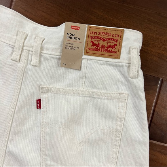 Levi's Size 31 Clean Sweep High Rise Mom Shorts - Picture 8 of 9
